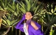 Miss USA, Noelia Voigt, vistió un traje alegórico creado por el paraguayo Simón Villalba. La venezolana-estadounidense Noelia Voigt, de 24 años, anunció este lunes en sus redes sociales que renunciaba a su corona de Miss Estados Unidos, concedida el pasado mes de noviembre, para dar prioridad a su salud mental.