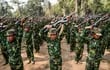 Combatientes rebeldes birmanos durante un ejercicio de entrenamiento en el estado de Shan, en marzo de este año.