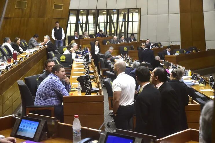 En la última sesión de este grupo de Diputados, se volverá a intentar tratar el pedido de depuración de padrones en municipios que irán a elecciones complementarias.