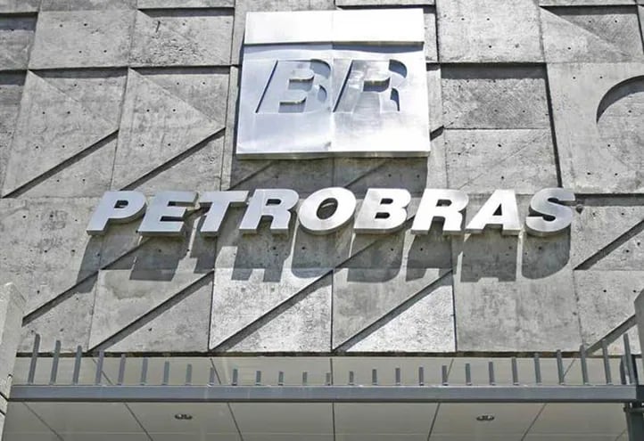 Vista de la fachada de la sede de Petrobras, en Río de Janeiro, Brasil. Imagen de archivo, EFE.