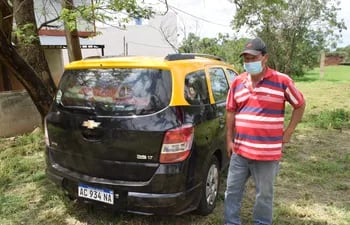 Pedro Chaparro, taxista paraguayo residente en Buenos Aires, varado hace varios meses en Paraguay, tuvo noticias de la apertura del puente y realizó un viaje de casi 400 kilómetros con la intención de cruzar.