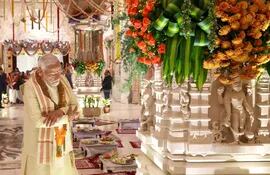 El primer ministro de la India, Narendra Modi, durante la inauguración del templo dedicado a una de las divinidades de la India, Rama, en la localidad de Ayodhya.