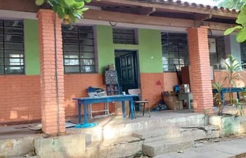 Padres de la escuela Capitán Mauricio José Troche de Zeballos Cué suspendieron protesta ante promesas de reparaciones en pabellones clausurados.