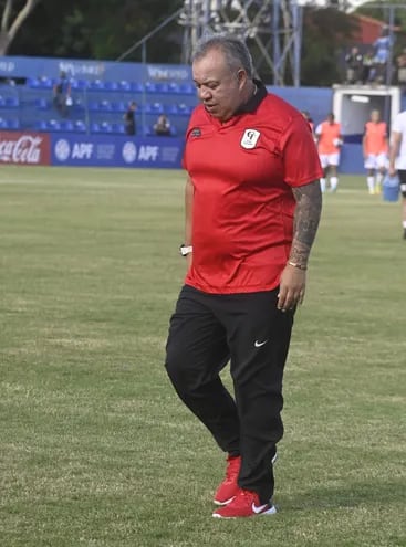 Robert Pereira Molina (54 años),  primer técnico cesado de su cargo en el torneo Apertura.
