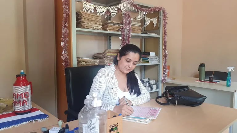 La abogada Ariana Rodas, trabaja hace ocho años en el registro civil de Puerto Antequera, sin suelo