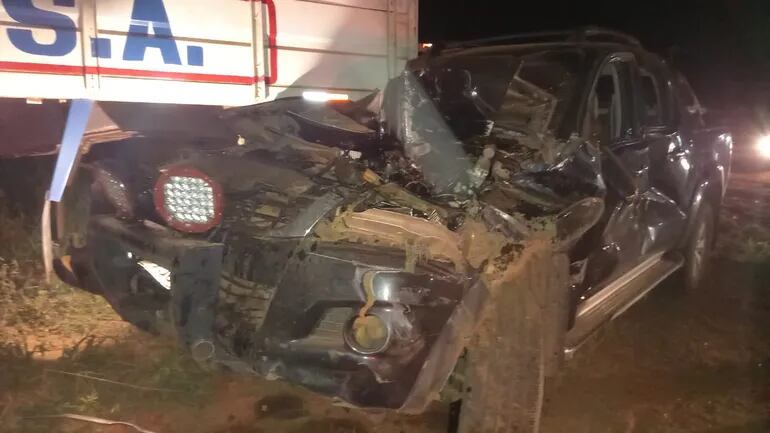 Camioneta hurtada en Horqueta, tras persecución policial, choca contra transganado en Concepción y el supuesto autor se encuentra prófugo.
