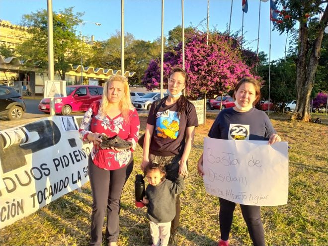 La semana pasada, las hijas de don Alberto se manifestaron frente al IPS para denunciar la mala atención que le dieron al hombre.