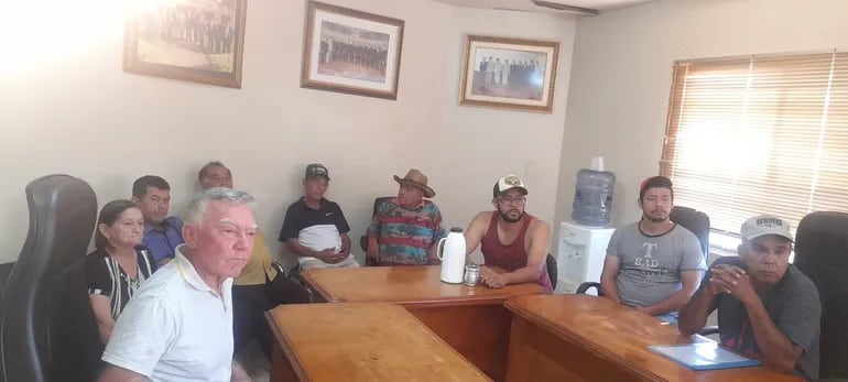 Los pobladores de Minga Porã se reunieron con autoridades municipales para tratar soluciones sobre la problemática de la inseguridad.