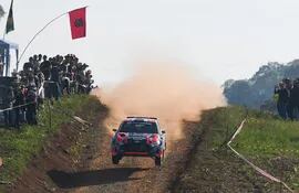 Gran salto del Hyundai i20 N Rally2 de Fau Zaldívar. Foto: JES Audiovisual (Prensa Codasur)