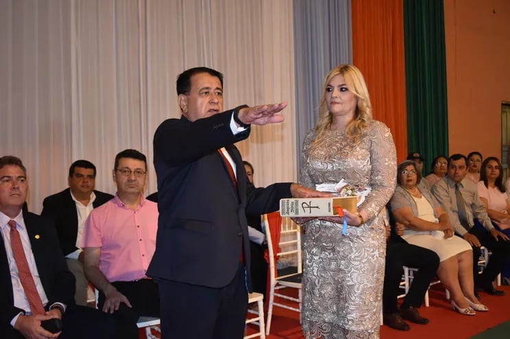 Asumen Carlos Quiñonez como intendente en San Pedro de Ycuamandyyú y promete hacer historia