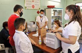 La campaña de vacunación en escuelas de todo el país se inició ayer.