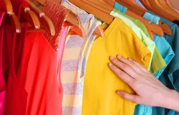 La venta de ropas de segunda mano es una opción amigable para la economía personal y también ayuda al planeta.