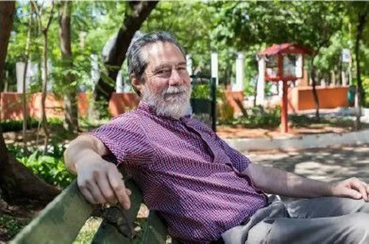 El psiquiatra Charles Rodas Quiñónez, psicoterapeuta, psicoanalítico y máster en Políticas Públicas presenta su libro "Deseos de no Vivir".