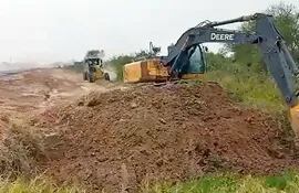 En el video publicado  se ven dos tractores “trabajando” en la ruta. ¿Habrá sido solo para la foto?