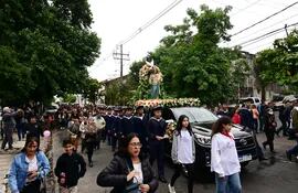 La procesión por María Auxiliadora se realizó en inmediaciones de su parroquia santuario ubicado en Asunción.