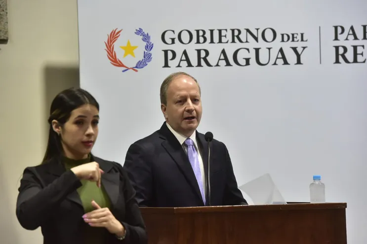 Carlos Fernández Valdovinos ya es oficialmente el nuevo ministro de Hacienda.
