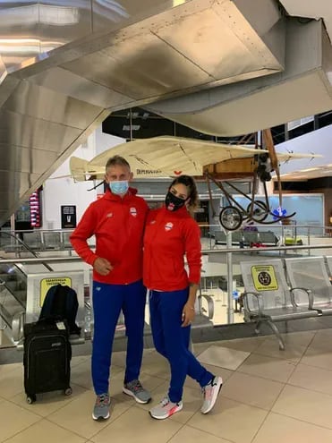 Zuddy y Pirelli emprendieron ayer el largo viaje hacia Japón.