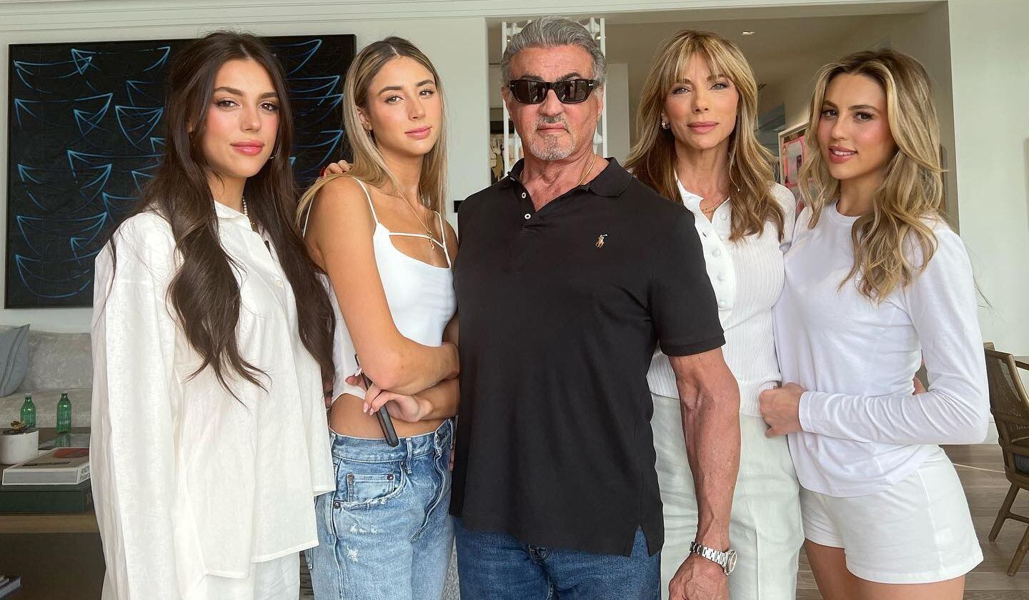 Sylvester Stallone con su esposa Jennifer y sus hijas Sistine, Scarlet y Sophia.