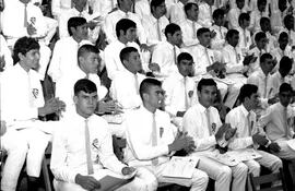 Egreso de Bachilleres del Colegio Nacional de la Capital durante el acto de graduación en 1969.