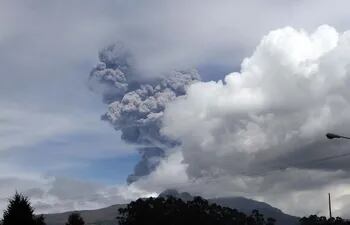 Ecuador declaró alerta amarilla por actividad del volcán Cotopaxi. (archivo)
