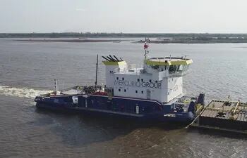 Convoy de Mercurio Group. Una de las barcazas que quedó retenida, fue liberada hoy.