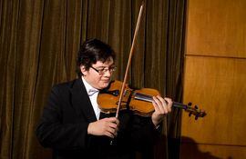 El violinista paraguayo Gustavo Barrientos actuará esta noche como solista junto a la OSN.