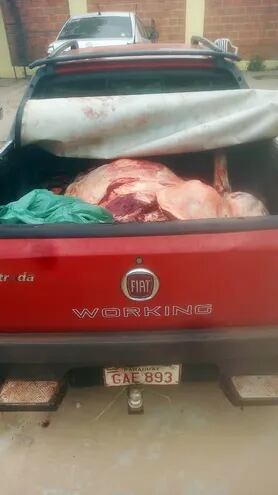 La carne faenada fue detectada en la carrocería del vehículo.