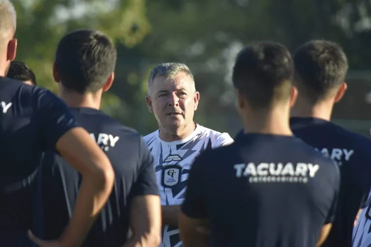 El argentino Daniel Lanata es el director técnico de Tacuary.