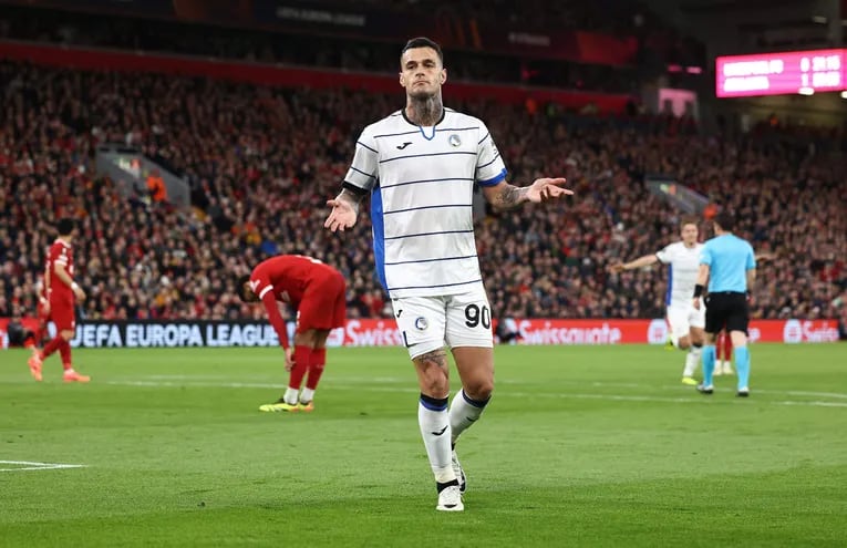Atalanta's Italian forward #90 Gianluca Scamacca celebrates scoring the team's second goal during the UEFA Europa League quarter-final first leg football match between Liverpool and Atalanta at Anfield in Liverpool, north west England on April 11, 2024. (Photo by Darren Staples / AFP)