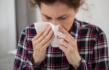 La rinitis es la alergia más frecuente y se presenta con los mismos síntomas que un resfrío.