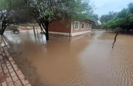 Las lluvias trajeron gran alivio en la zona. En la foto, la institución educativa de la zona de Pedro P. Peña.