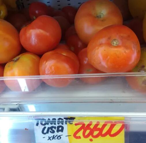 Precio del tomate Lisa, en supermercados de nuestra capital, a G. 26.600 por kilogramo.