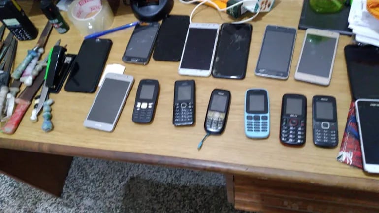 Incautan 16 celulares de la penitenciaría de Concepción.
