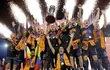 Los jugadores del Houston Dynamo celebran la conquista de la U.S. Open Cup.