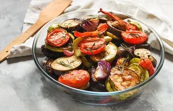 Berenjena, zucchini y tomates al horno.