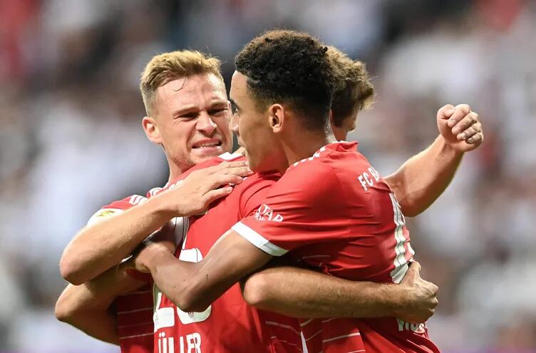 Bayern Munich comenzó la Bundesliga goleando al Eintracht Frankfurt