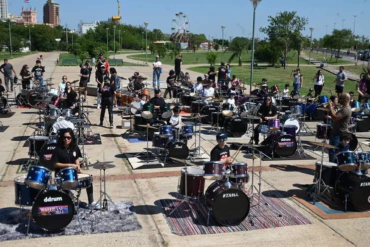 Una gran fiesta musical se vivirá hoy en la Costanera de Asunción, con bateristas que brindarán un show en vivo.