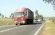 Pobladores de las compañías Cerrito e Isla Ybaté denunciaron que camiones de gran porte sin respetar el pesaje permitido circulan sobre la ruta Carapeguá-Nueva Italia.