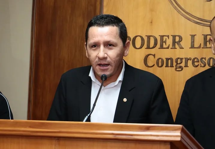 En una conferencia de prensa, Javier Vera alias Chaqueñito dijo que él anteriormente era de "la casa de Honor Colorado", por lo que ahora, vuelve a sus orígenes.