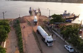 Llegada de camiones transportadoras de gas a Itá Enramada.