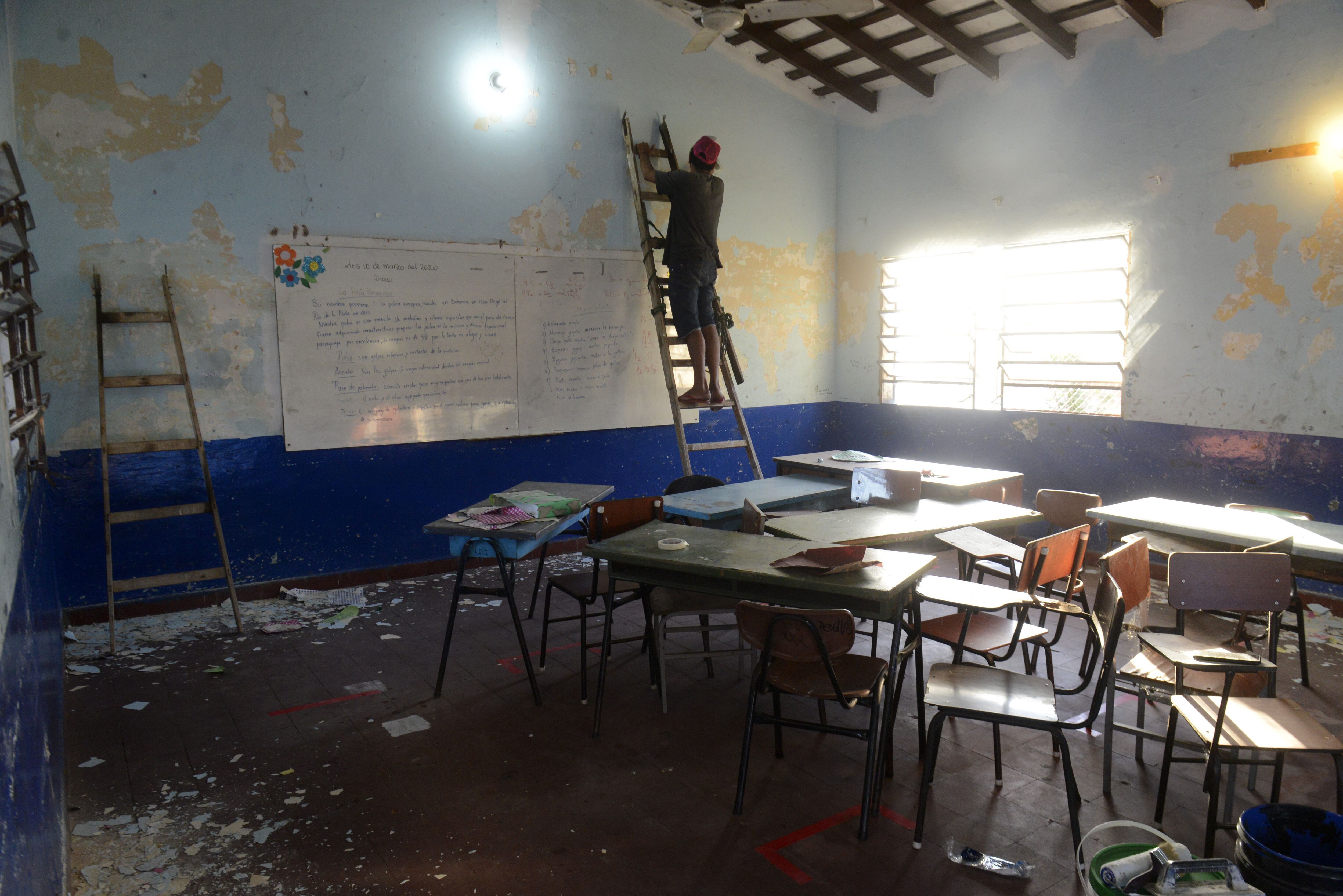 En la escuela República de Cuba, las refacciones se están realizando recién ahora, luego de un año de educación virtual.