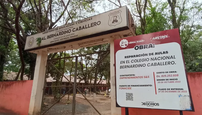 La escuela Bernardino Caballero de Minga Guazú. Los concejales cuestionan que el cartel de la obra cueste G. 4.488.001.