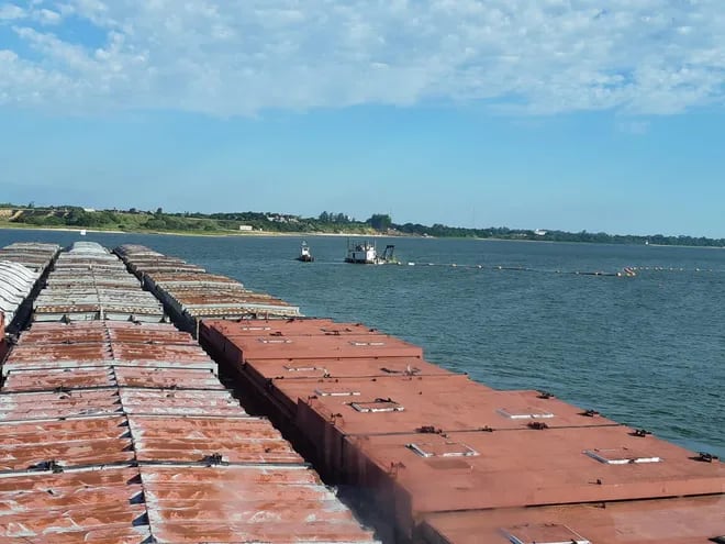 Las barcazas no pueden seguir viaje debido a los críticos bajos niveles de los ríos Paraguay y Paraná.