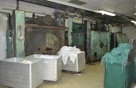 las-maquinas-del-area-de-lavanderia-del-hospital-nacional-de-itaugua-son-obsoletas-el-sitio-donde-funcionan-es-insalubre-no-cuenta-con-ventilacion-203342000000-1059938.jpg