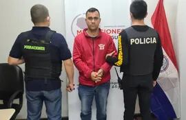 Uno de los brasileños expulsados fue identificado como Adriano Da Silva Cunha.