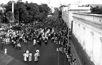 Procesión en honor a San Blas el 3 de febrero de 1968, sobre la calle El Paraguayo Independiente. Ese día era feriado.