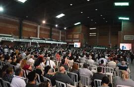 La asamblea de intervención se realizó ayer en el polideportivo de la parroquia San Cristóbal, con una asistencia aproximada de 600 socios