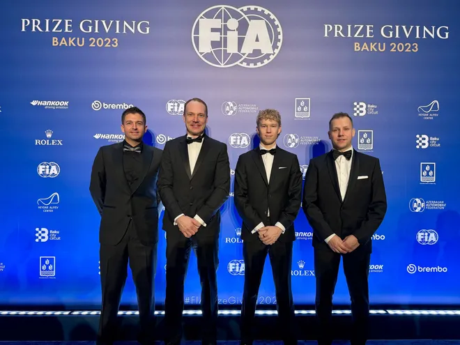 De izq. a der.: Scott Martin (Copiloto de Elfyn Evans), Jari-Matti Latvala, Kalle Rovanperä y Jonne Halttunen del Toyota Gazoo Racing.