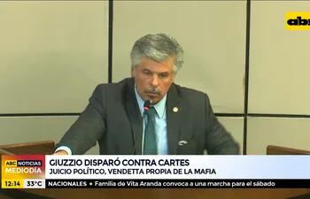 Ministro Giuzzio disparó contra Horacio Cartes
