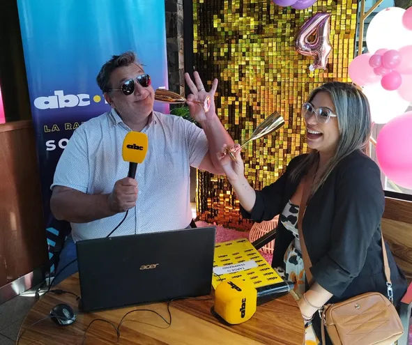 Diego Marini y Leti Medina celebraron hoy los 4 años de ABC FM con un programa especial de "Tarde o temprano".